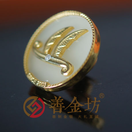 上海海通物流_金鑲玉徽章 玉鑲金徽章 金鑲鉆徽章 制作徽章 獎牌制作 獎?wù)轮谱?制作紀念幣 定做金幣 徽章制作 員工福利