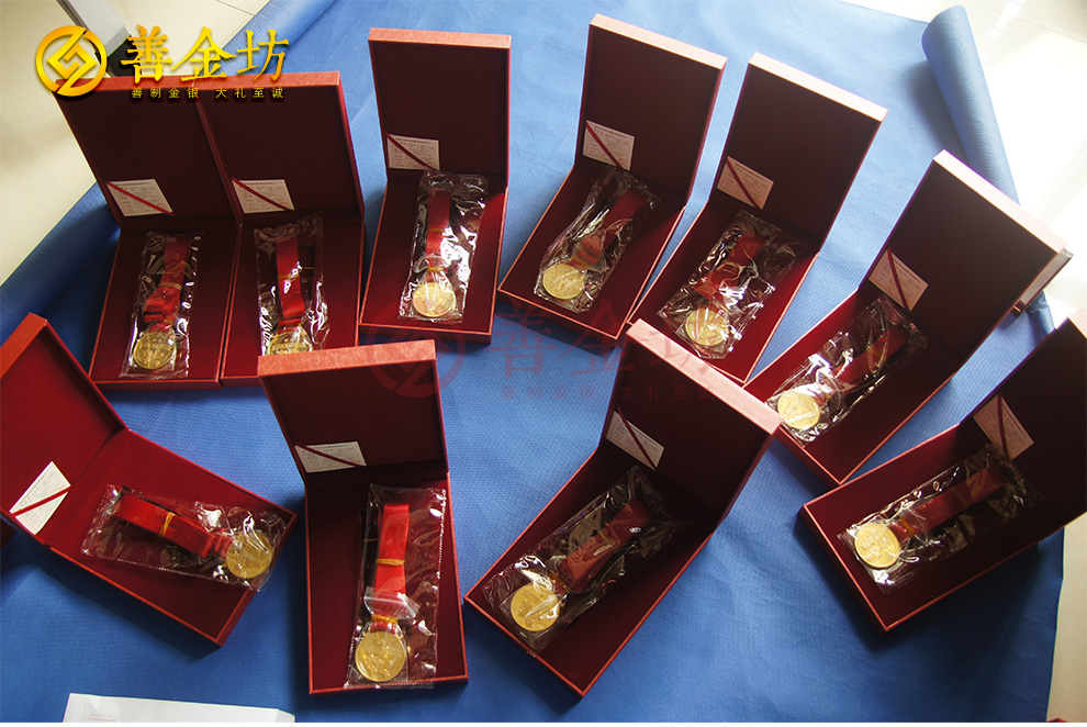 選擇專業(yè)純金獎牌定做廠家,成就非凡榮耀之選
